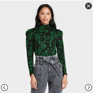 Floral Puffy Shoulder Top